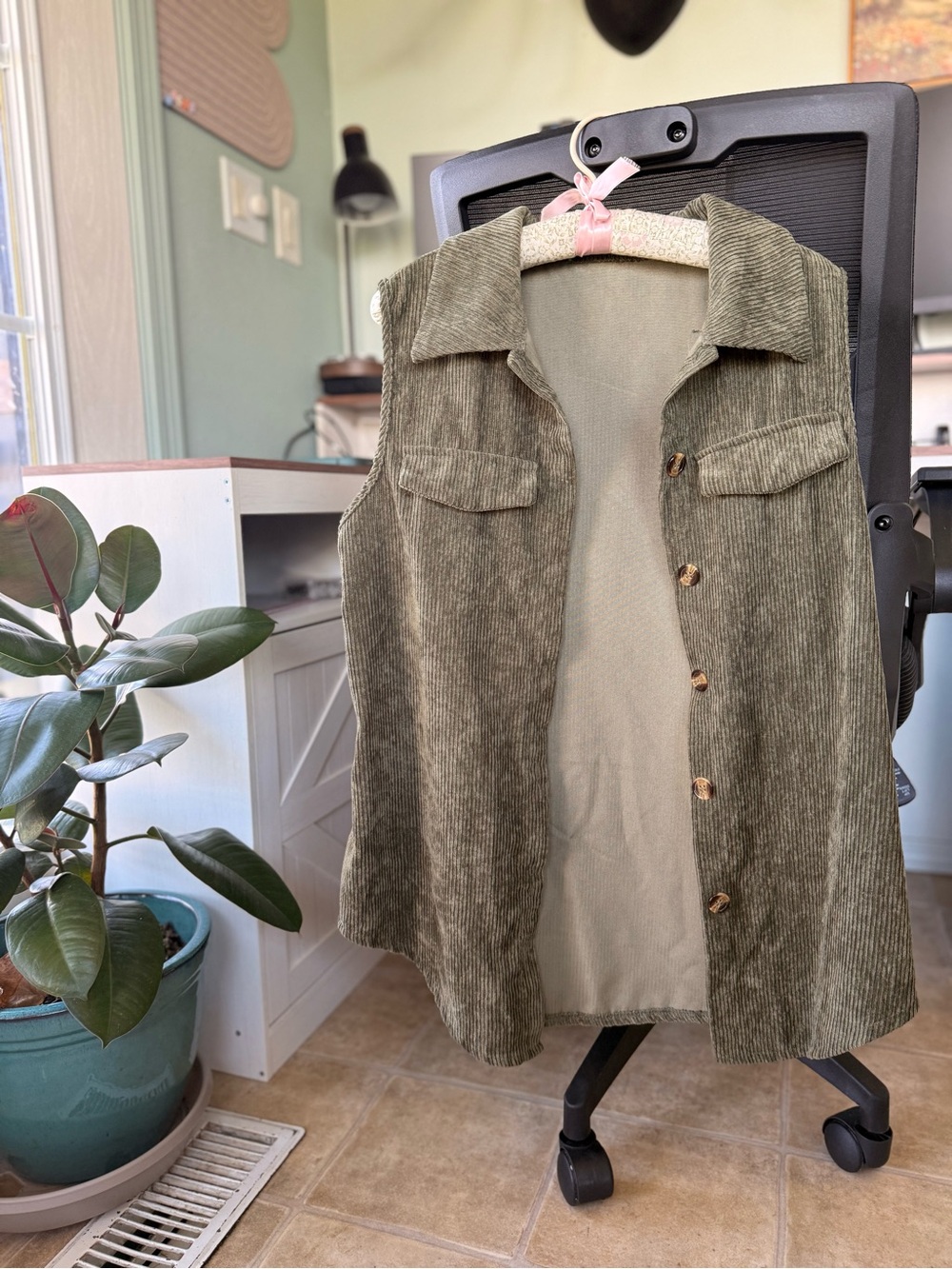 SHEIN Olive Green Corduroy Sleeveless Button-Front Vest